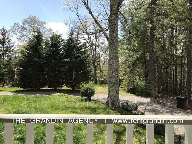 Building Photo - 5529 Crescent Ln