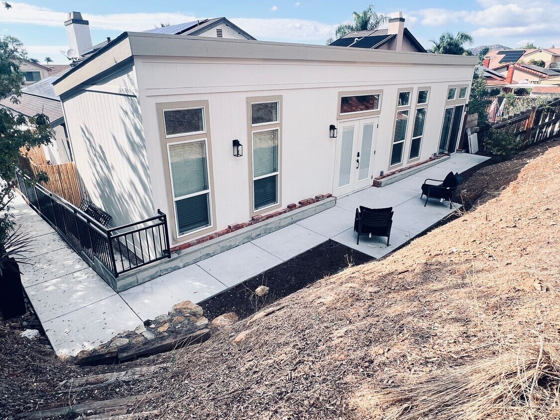 Foto principal - Partially Furnished ADU with Private Entra...