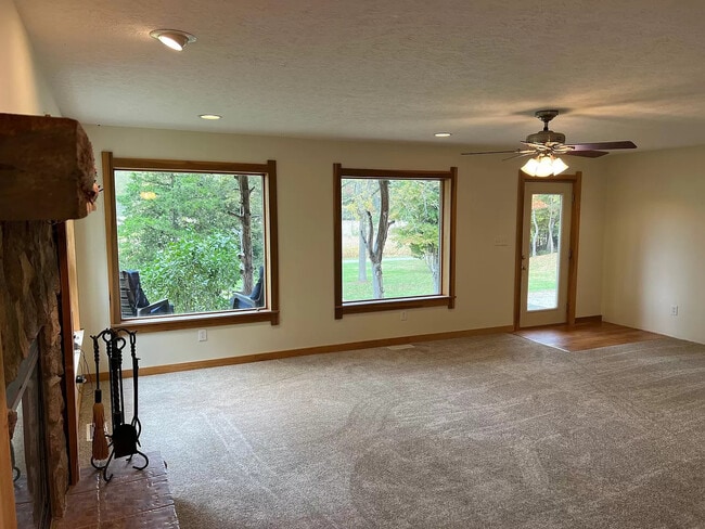 Building Photo - 1425 County Rd 300 W