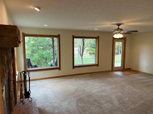 Foto del edificio - 1425 County Rd 300 W