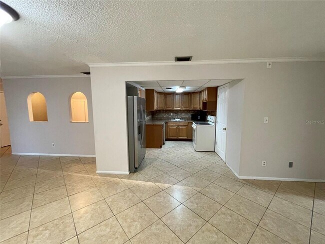 Building Photo - 4/2.5 Condo with beautifully updated kitchen, in Sarasota, location is Ideal!!