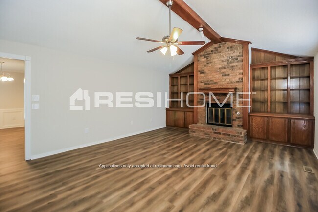 Building Photo - 2501 Clover Glen Dr