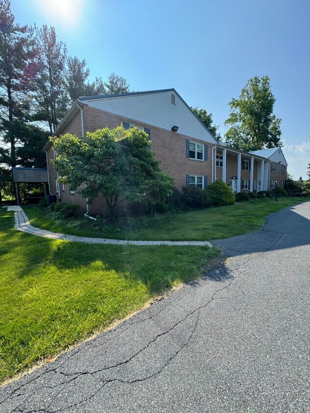 2066 Chester St Unit 8B, Bethlehem, PA 18017 Room for Rent in