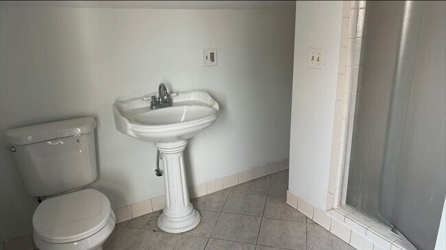 Photo - 1617 Westwood Ave Apartment