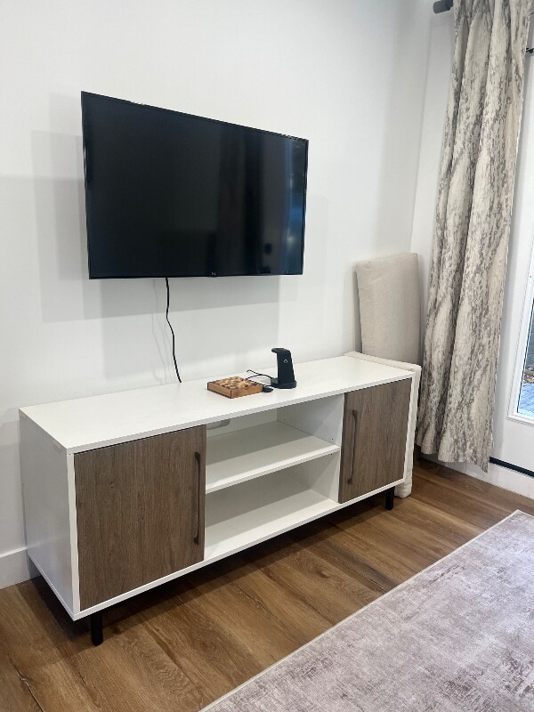 Foto del edificio - 3749 Hillcrest Dr