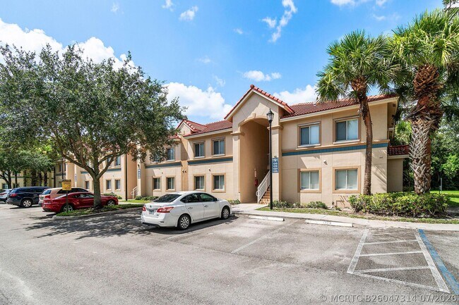 Foto del edificio - 1161 Golden Lakes Blvd