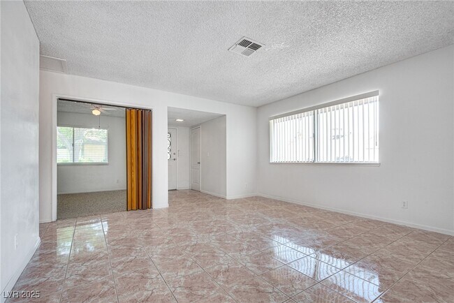 Foto del edificio - 6211 Meadow Brook Ln