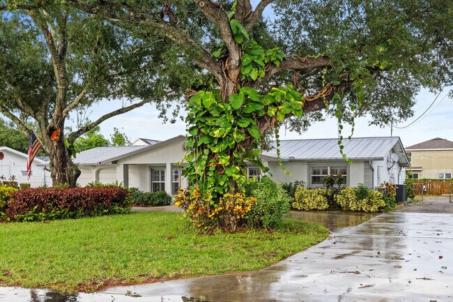 Building Photo - 3324 Sunrise Blvd
