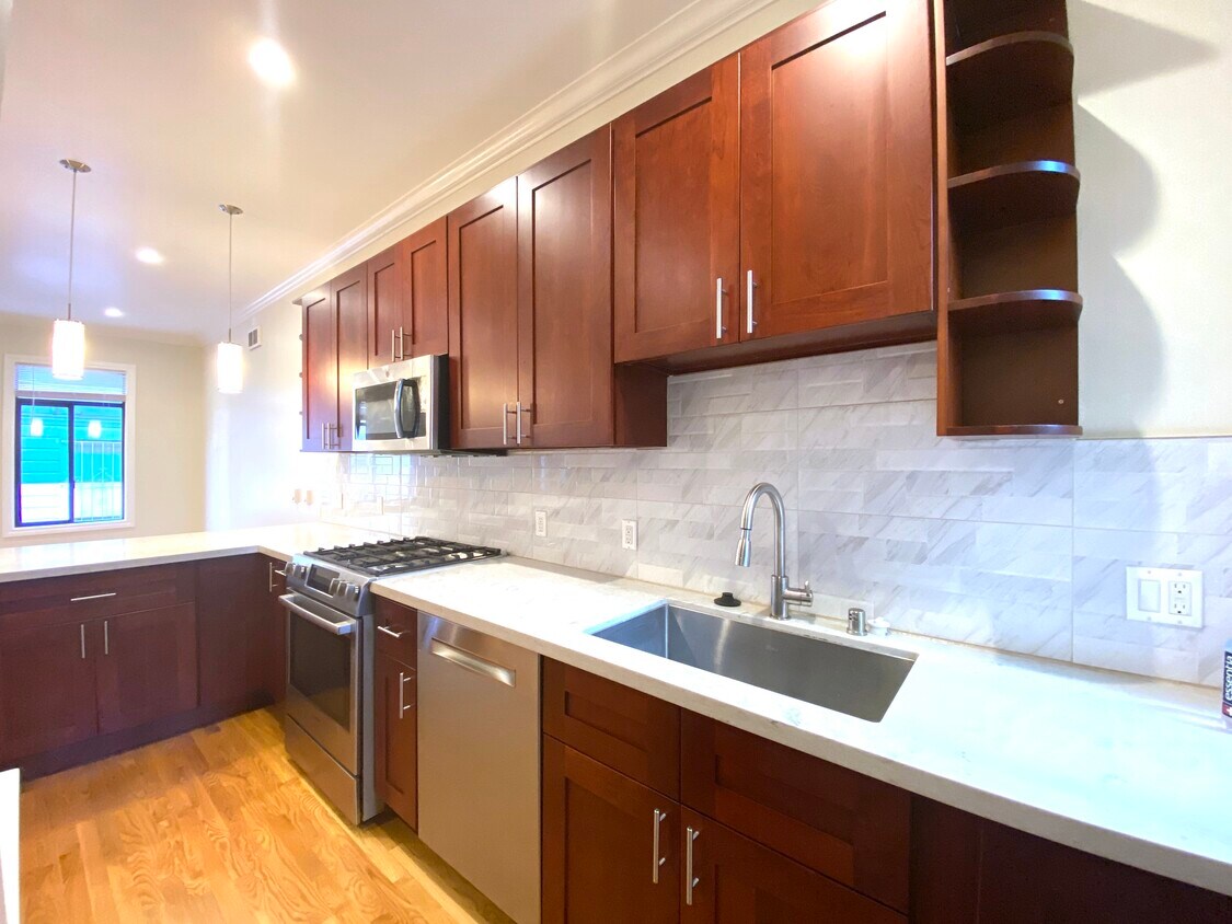 Primary Photo - 19 Jasper Pl