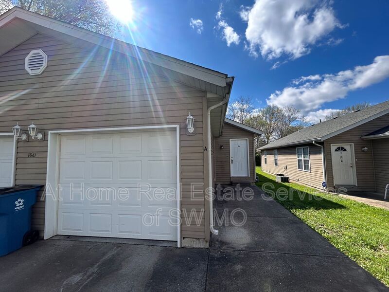 Primary Photo - 1641 N Patterson Ave