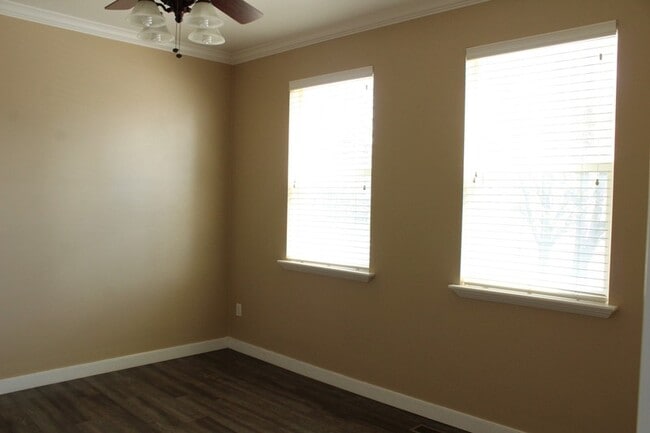 Building Photo - 1010 N 130 W