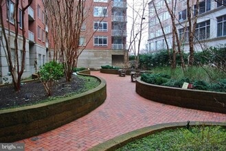 Building Photo - 820 N Pollard St