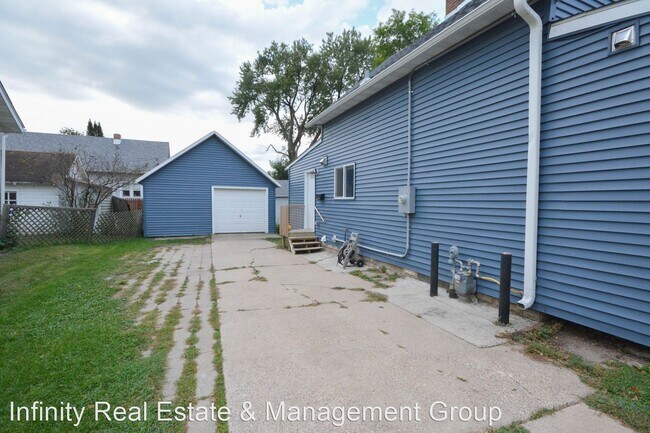 Building Photo - 2 br, 1 bath House - 1428 E Center St