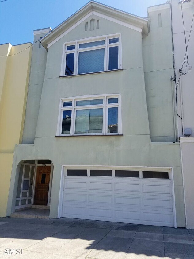 Foto principal - 3 br, 1.5 bath House - 3032 Steiner Street