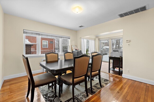 Foto del edificio - 97 Riverview Ave