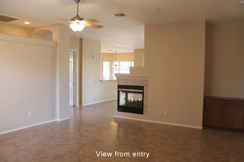 Foto principal - 1425 S Park Grove Cir