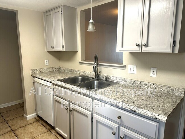 Building Photo - 1715 Patricia Dr