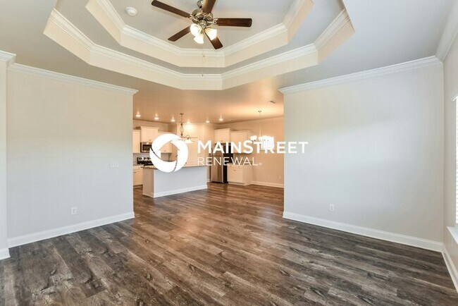 Foto del edificio - 4 Bedroom Pet-Friendly Home in Huntsville, AL with Main Street Renewal