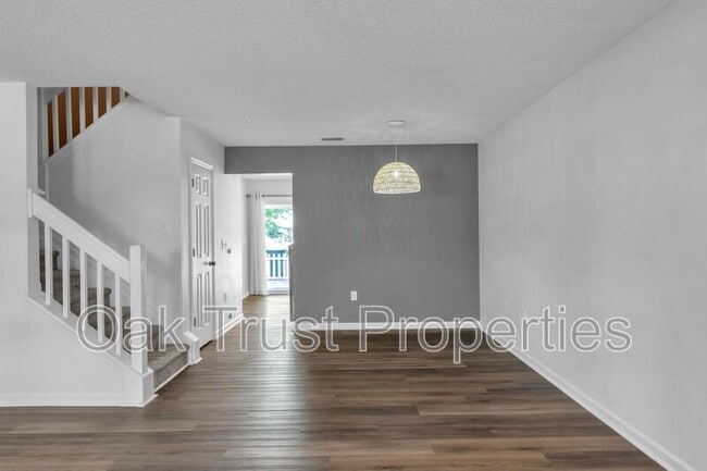 Building Photo - 303 Yellow Hawthorn Cir