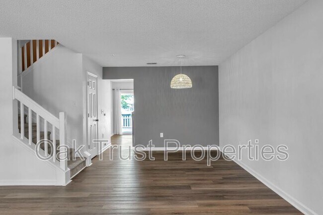 Foto del edificio - 303 Yellow Hawthorn Cir