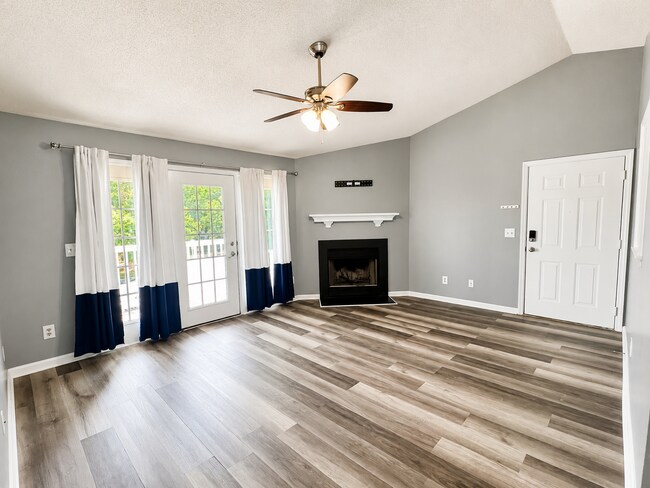Foto del edificio - 7117 W Friendly Ave