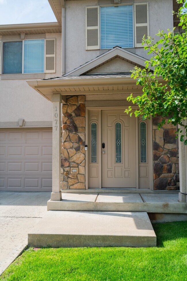 Foto del edificio - Modern 3 Bed, 2.5 Bath Townhouse - Excelle...