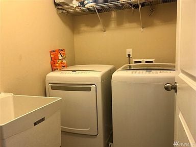 Building Photo - 469 NE Nantucket St