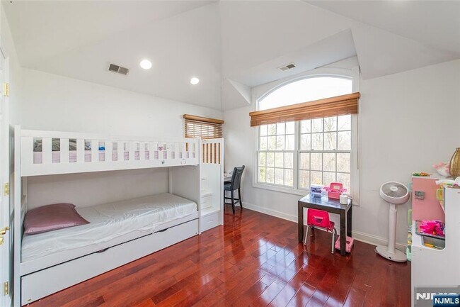 Foto del edificio - 115 Kensington Ln