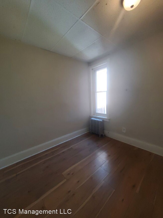 Building Photo - 3 br, 1 bath House - 464 E Cosgrove St