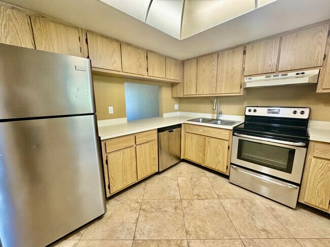 Building Photo - 2975 Thrush Dr