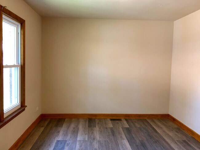 Foto del edificio - Updated 3Bed/2Bath Home For Rent Brookfield! 2 Car Attached Garage