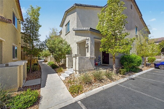 Building Photo - 825 Star Estates Ave