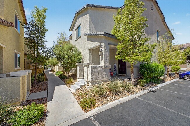 Foto del edificio - 825 Star Estates Ave