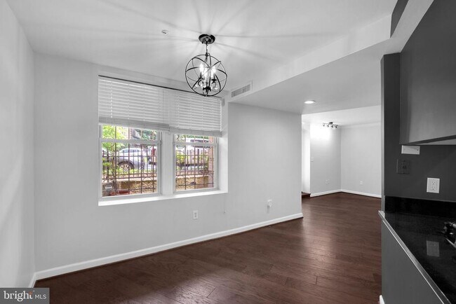 Foto del edificio - 1801 Calvert St NW