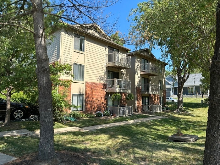 1107 Mariedale Ct Unit H, Kirkwood, MO 63122 Condo for Rent in