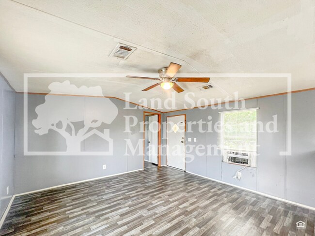 Building Photo - 425 Longfellow Blvd