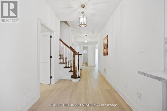 Building Photo - 42 Cotswold Crescent