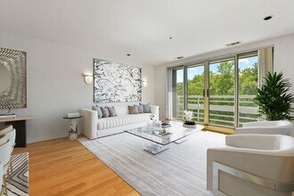 Building Photo - 6 Canal Park