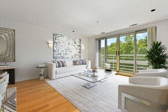 Building Photo - 6 Canal Park