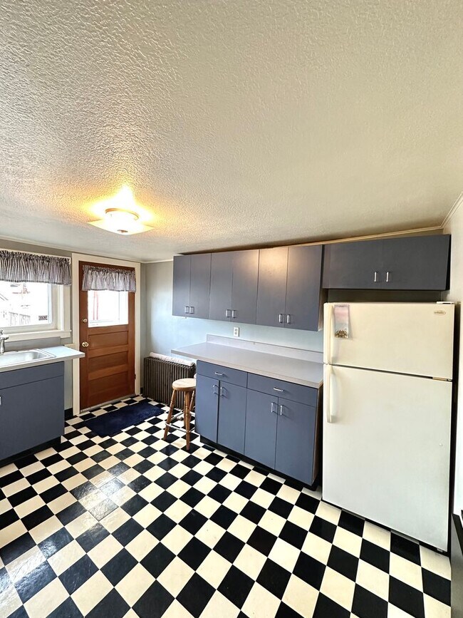 Building Photo - 1 Bed, 1 Bath South Side Apartment - Dead-...