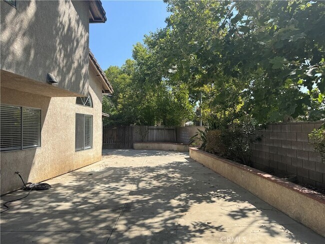 Foto del edificio - 2485 Sherwood Ln