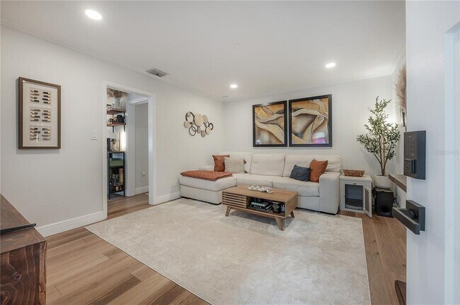 Building Photo - 7314 N Dartmouth Ave