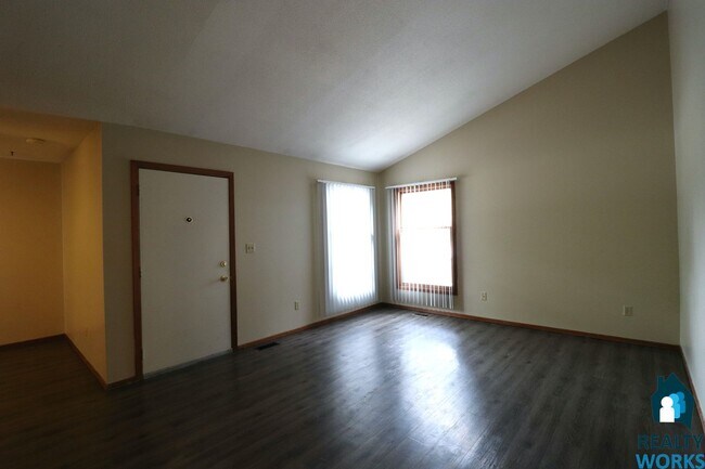 Foto del edificio - 4810-4812 Ginny Avenue