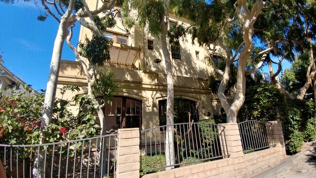 Foto del edificio - 21 Ozone Ave