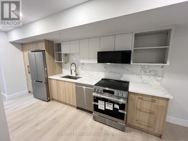 Building Photo - LOWER UNIT - 99B MOFFATT STREET