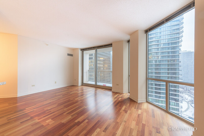 Foto del edificio - 222 N Columbus Dr
