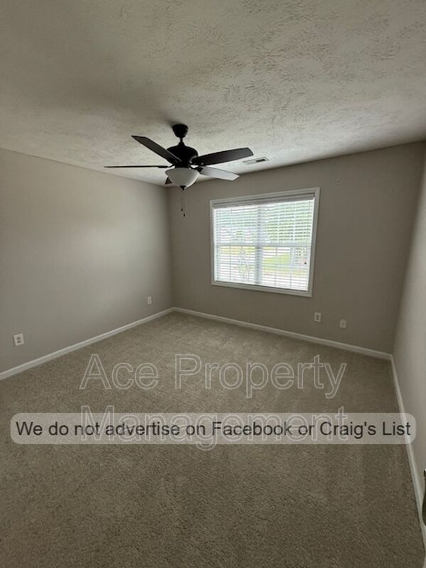 Foto principal - 2427 Kimbolton Drive