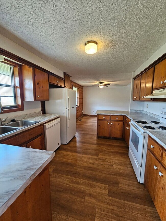 Foto del edificio - (2) Bed/(1) Bath Duplex in Noble!