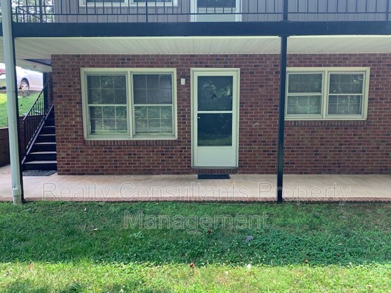 Foto principal - 1101 Robinhood Rd