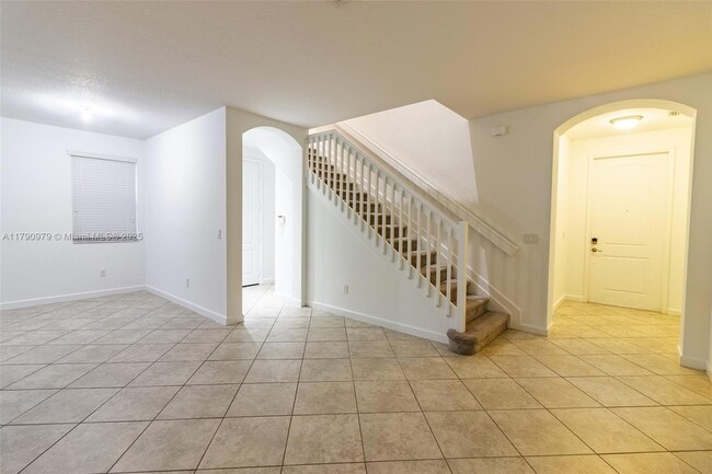 Building Photo - 9596 Town Parc Cir S